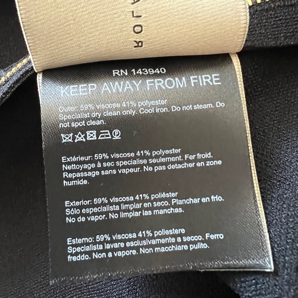 Roland Mouret 2017 Runway - Picture 4 of 5